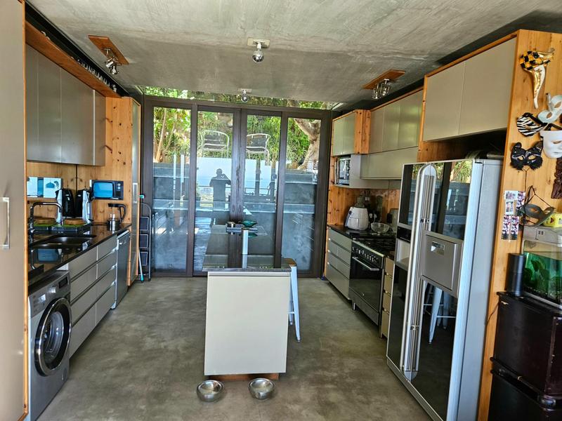 5 Bedroom Property for Sale in Green Point Western Cape